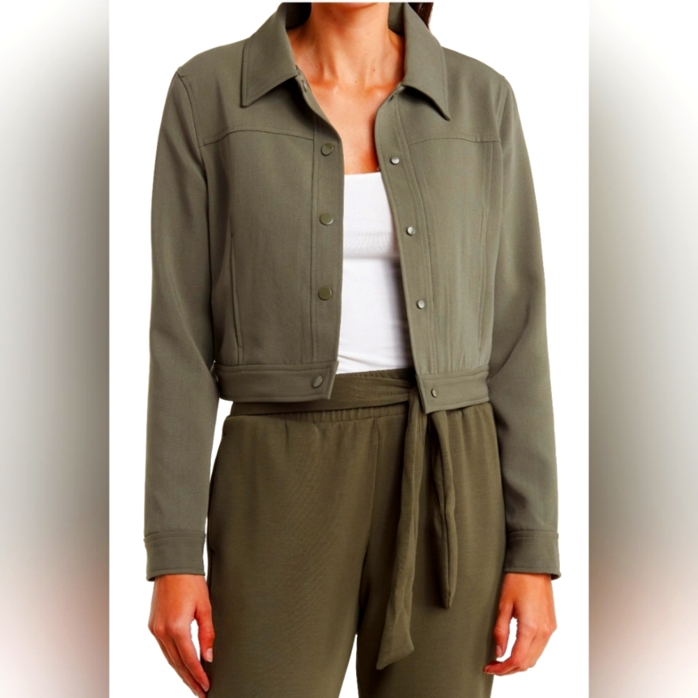 T TAHARI Snap Front Crop Jacket. Size L Olive Green